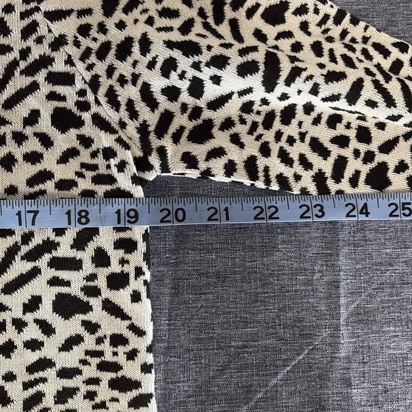 POL Women’s Size L Animal Print Super Soft Crewneck Sweater - Picture 4 of 7